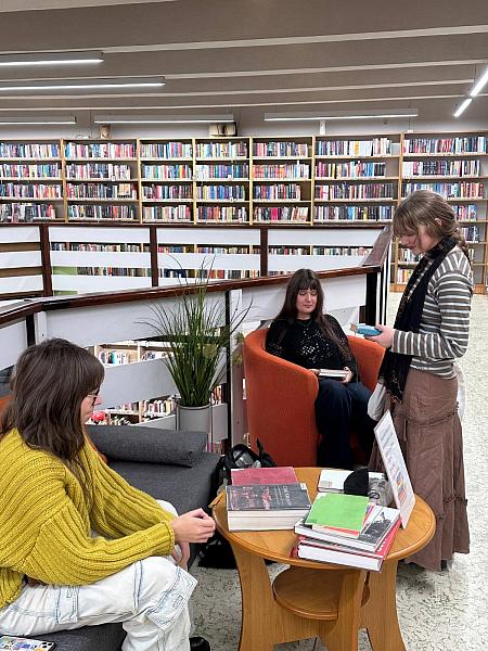 Projektový den SUPŠ Anežky České, zdroj: Městská knihovna v Českém Krumlově, foto: Městská knihovna v Českém Krumlově (7/16)