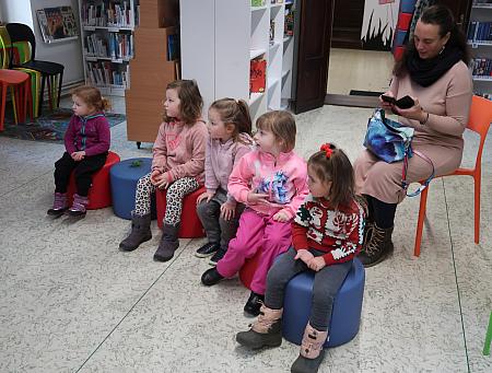 Vánoce 2025 v knihovně, zdroj: Městská knihovna v Českém Krumlově, foto: Městská knihovna v Českém Krumlově (1/31)