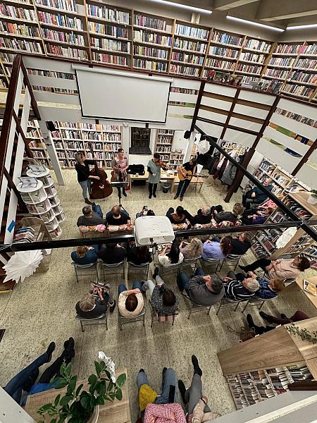 Tříkrálový koncert kapely Lakomá Barka, zdroj: Městská knihovna v Českém Krumlově, foto: Městská knihovna v Českém Krumlově (2/10)