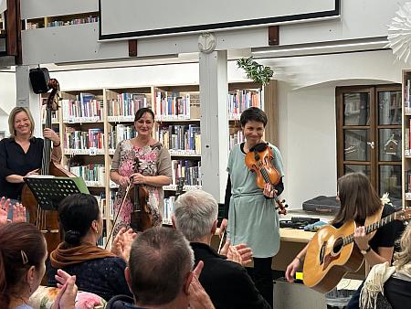 Tříkrálový koncert kapely Lakomá Barka, zdroj: Městská knihovna v Českém Krumlově, foto: Městská knihovna v Českém Krumlově (5/10)