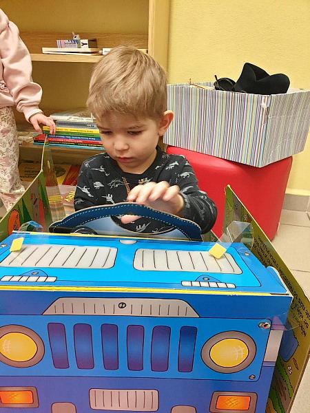 Únorová návštěva Střapaté smečky na pobočce Mír, zdroj: Městská knihovna v Českém Krumlově, foto: Městská knihovna v Českém Krumlově (11/19)