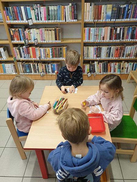 Únorová návštěva Střapaté smečky na pobočce Mír, zdroj: Městská knihovna v Českém Krumlově, foto: Městská knihovna v Českém Krumlově (13/19)