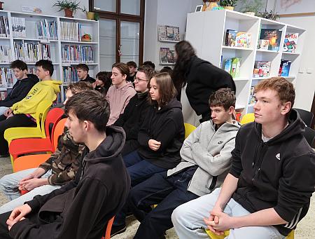 Češi Čechům 9. B ZŠ Křemže, zdroj: Městská knihovna v Českém Krumlově, foto: Městská knihovna v Českém Krumlově (3/3)