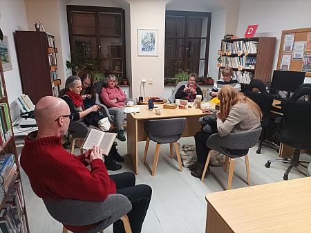 Další setkání v Literárním klubu ručních prací, zdroj: Městská knihovna v Českém Krumlově, foto: Městská knihovna v Českém Krumlově (1/3)