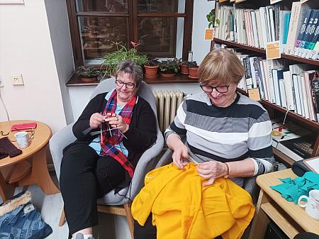 Další setkání v Literárním klubu ručních prací, zdroj: Městská knihovna v Českém Krumlově, foto: Městská knihovna v Českém Krumlově (2/3)