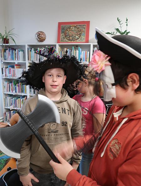 Masopust se ZŠ Kaplická, zdroj: Městská knihovna v Českém Krumlově, foto: Městská knihovna v Českém Krumlově (2/30)