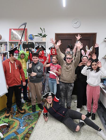 Masopust se ZŠ Kaplická, zdroj: Městská knihovna v Českém Krumlově, foto: Městská knihovna v Českém Krumlově (7/30)