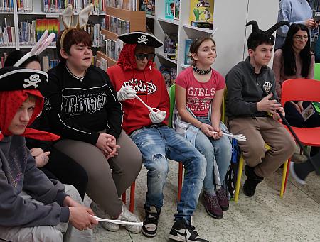 Masopust se ZŠ Kaplická, zdroj: Městská knihovna v Českém Krumlově, foto: Městská knihovna v Českém Krumlově (19/30)
