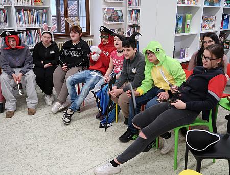Masopust se ZŠ Kaplická, zdroj: Městská knihovna v Českém Krumlově, foto: Městská knihovna v Českém Krumlově (24/30)