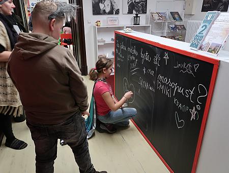 Masopust se ZŠ Kaplická, zdroj: Městská knihovna v Českém Krumlově, foto: Městská knihovna v Českém Krumlově (29/30)