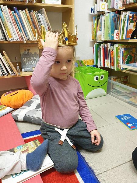 DS Barborka poprvé na návštěvě v knihovně, zdroj: Městská knihovna v Českém Krumlově, foto: Městská knihovna v Českém Krumlově (4/23)