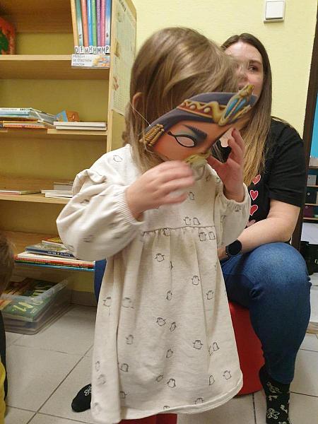 DS Barborka poprvé na návštěvě v knihovně, zdroj: Městská knihovna v Českém Krumlově, foto: Městská knihovna v Českém Krumlově (5/23)