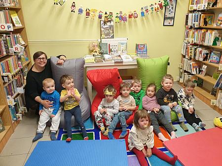 DS Barborka poprvé na návštěvě v knihovně, zdroj: Městská knihovna v Českém Krumlově, foto: Městská knihovna v Českém Krumlově (15/23)