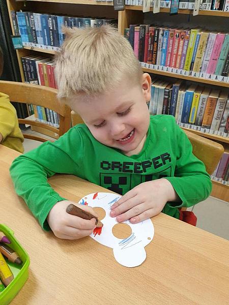 DS Barborka poprvé na návštěvě v knihovně, zdroj: Městská knihovna v Českém Krumlově, foto: Městská knihovna v Českém Krumlově (17/23)