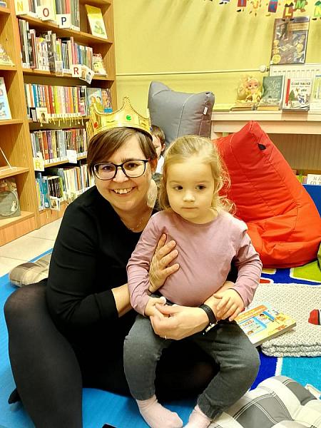 DS Barborka poprvé na návštěvě v knihovně, zdroj: Městská knihovna v Českém Krumlově, foto: Městská knihovna v Českém Krumlově (23/23)