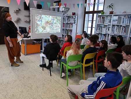 Svět japonské mangy se otevřel pro 7.B ze ZŠ Linecká, zdroj: Městská knihovna v Českém Krumlově, foto: Městská knihovna v Českém Krumlově (2/20)