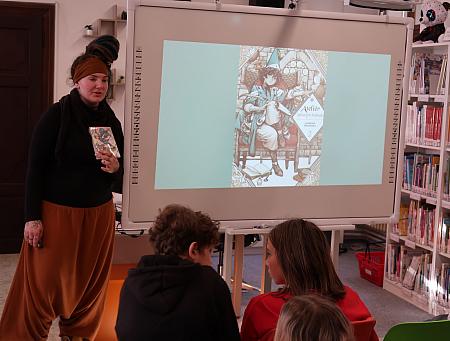 Svět japonské mangy se otevřel pro 7.B ze ZŠ Linecká, zdroj: Městská knihovna v Českém Krumlově, foto: Městská knihovna v Českém Krumlově (17/20)