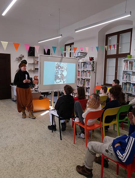 Svět japonské mangy se otevřel pro 7.B ze ZŠ Linecká, zdroj: Městská knihovna v Českém Krumlově, foto: Městská knihovna v Českém Krumlově (19/20)