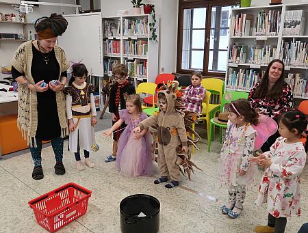 Masopustní rej v knihovně, zdroj: Městská knihovna v Českém Krumlově, foto: Městská knihovna v Českém Krumlově (5/47)