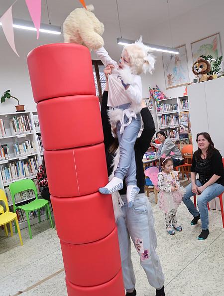 Masopustní rej v knihovně, zdroj: Městská knihovna v Českém Krumlově, foto: Městská knihovna v Českém Krumlově (20/47)