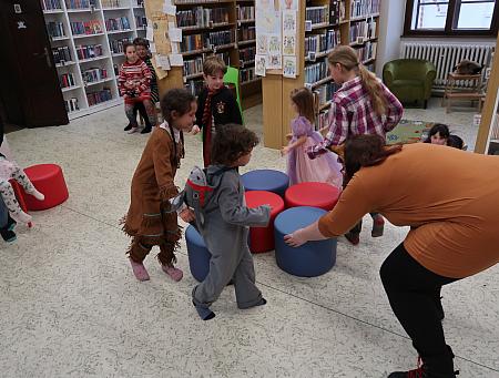 Masopustní rej v knihovně, zdroj: Městská knihovna v Českém Krumlově, foto: Městská knihovna v Českém Krumlově (23/47)