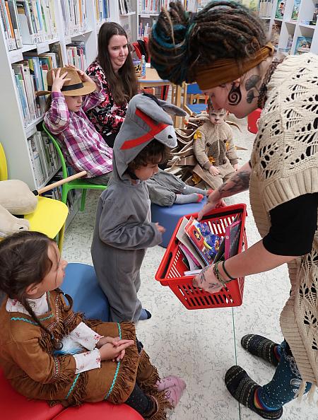 Masopustní rej v knihovně, zdroj: Městská knihovna v Českém Krumlově, foto: Městská knihovna v Českém Krumlově (44/47)