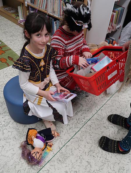 Masopustní rej v knihovně, zdroj: Městská knihovna v Českém Krumlově, foto: Městská knihovna v Českém Krumlově (45/47)