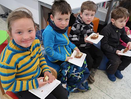 Jak pejsek s kočičkou pekli dort pro lesní školku Doma v lese, zdroj: Městská knihovna v Českém Krumlově, foto: Městská knihovna v Českém Krumlově (13/15)