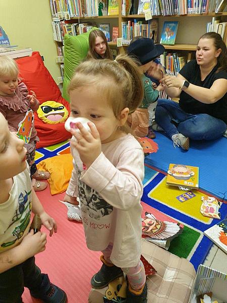 Krumlíci na únorové návštěvě v knihovně, zdroj: Městská knihovna v Českém Krumlově, foto: Městská knihovna v Českém Krumlově (11/20)