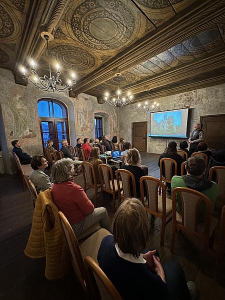 Přednáška Středověké tvrze a hrady, zdroj: Městská knihovna v Českém Krumlově, foto: Městská knihovna v Českém Krumlově (4/10)