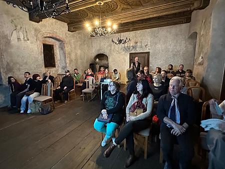 Přednáška Středověké tvrze a hrady, zdroj: Městská knihovna v Českém Krumlově, foto: Městská knihovna v Českém Krumlově (6/10)