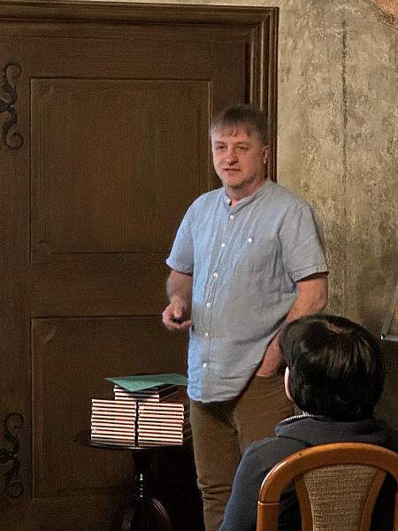 Přednáška Středověké tvrze a hrady, zdroj: Městská knihovna v Českém Krumlově, foto: Městská knihovna v Českém Krumlově (8/10)