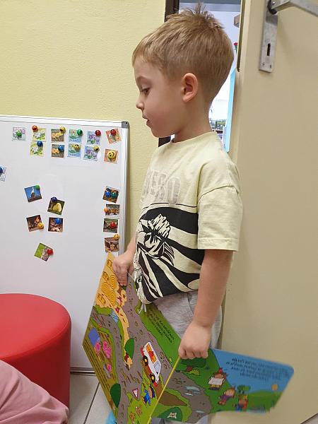 Jarní návštěva z DS Střapatá smečka na pobočce Mír, zdroj: Městská knihovna v Českém Krumlově, foto: Městská knihovna v Českém Krumlově (17/43)