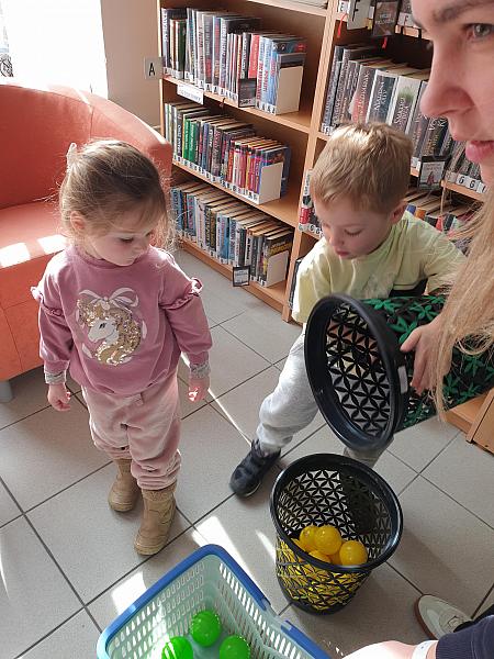 Jarní návštěva z DS Střapatá smečka na pobočce Mír, zdroj: Městská knihovna v Českém Krumlově, foto: Městská knihovna v Českém Krumlově (24/43)
