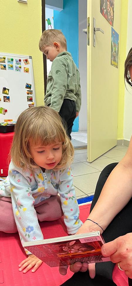 Jarní návštěva z DS Střapatá smečka na pobočce Mír, zdroj: Městská knihovna v Českém Krumlově, foto: Městská knihovna v Českém Krumlově (27/43)