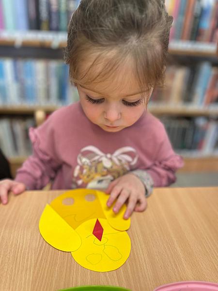 Jarní návštěva z DS Střapatá smečka na pobočce Mír, zdroj: Městská knihovna v Českém Krumlově, foto: Městská knihovna v Českém Krumlově (34/43)