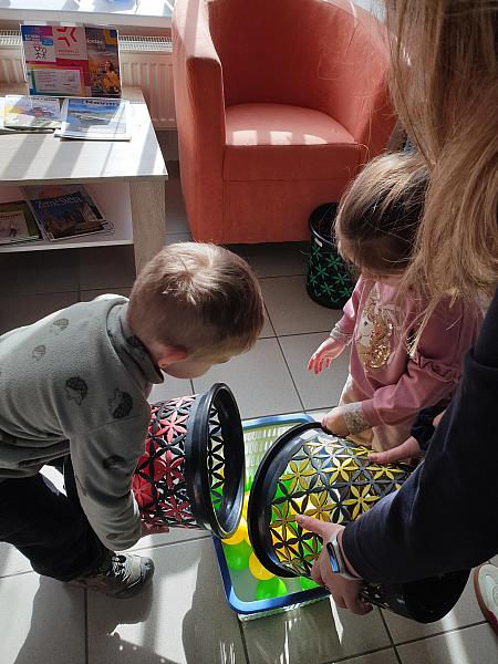 Jarní návštěva z DS Střapatá smečka na pobočce Mír, zdroj: Městská knihovna v Českém Krumlově, foto: Městská knihovna v Českém Krumlově (11/43)