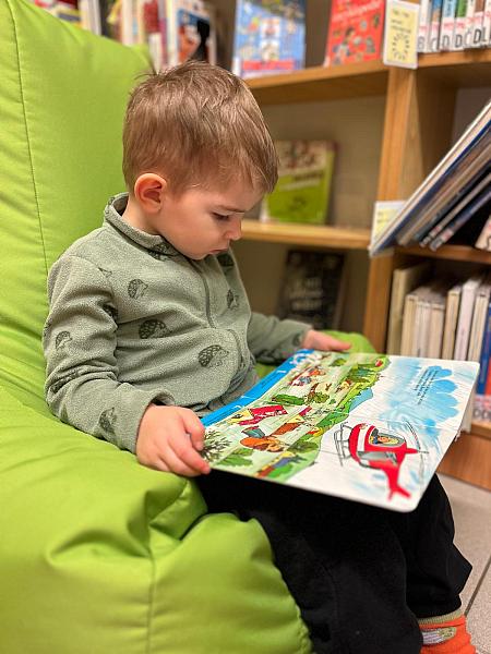 Jarní návštěva z DS Střapatá smečka na pobočce Mír, zdroj: Městská knihovna v Českém Krumlově, foto: Městská knihovna v Českém Krumlově (41/43)