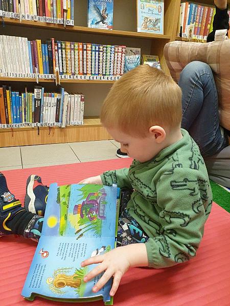 Jarní návštěva z RC Krumlík na pobočce Mír, zdroj: Městská knihovna v Českém Krumlově, foto: Městská knihovna v Českém Krumlově (6/18)