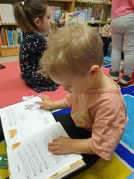 Jarní návštěva z RC Krumlík na pobočce Mír, zdroj: Městská knihovna v Českém Krumlově, foto: Městská knihovna v Českém Krumlově (9/18)