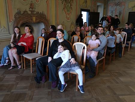 Slavnostní vyhlášení výsledků výtvarné soutěže Lesy a příroda kolem nás 2026, zdroj: Městská knihovna v Českém Krumlově, foto: Městská knihovna v Českém Krumlově (3/62)