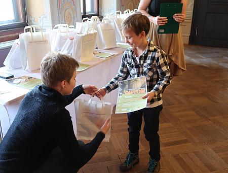 Slavnostní vyhlášení výsledků výtvarné soutěže Lesy a příroda kolem nás 2026, zdroj: Městská knihovna v Českém Krumlově, foto: Městská knihovna v Českém Krumlově (18/62)
