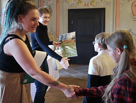 Slavnostní vyhlášení výsledků výtvarné soutěže Lesy a příroda kolem nás 2026, zdroj: Městská knihovna v Českém Krumlově, foto: Městská knihovna v Českém Krumlově (45/62)