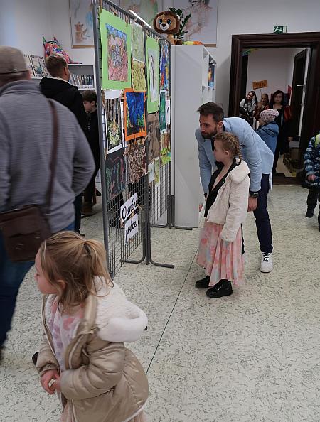 Slavnostní vyhlášení výsledků výtvarné soutěže Lesy a příroda kolem nás 2026, zdroj: Městská knihovna v Českém Krumlově, foto: Městská knihovna v Českém Krumlově (54/62)