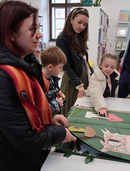 Slavnostní vyhlášení výsledků výtvarné soutěže Lesy a příroda kolem nás 2026, zdroj: Městská knihovna v Českém Krumlově, foto: Městská knihovna v Českém Krumlově (58/62)