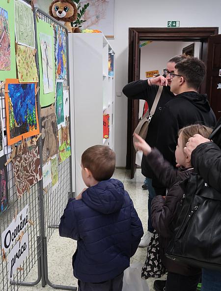 Slavnostní vyhlášení výsledků výtvarné soutěže Lesy a příroda kolem nás 2026, zdroj: Městská knihovna v Českém Krumlově, foto: Městská knihovna v Českém Krumlově (60/62)