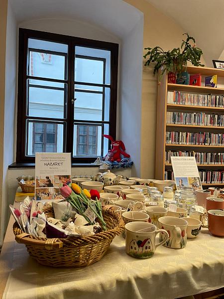 Velikonoční charitativní jarmark v knihovně, zdroj: Městská knihovna v Českém Krumlově, foto: Městská knihovna v Českém Krumlově (8/10)