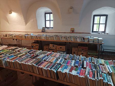 Výprodej vyřazených knih, zdroj: Městská knihovna v Českém Krumlově, foto: Městská knihovna v Českém Krumlově (2/2)