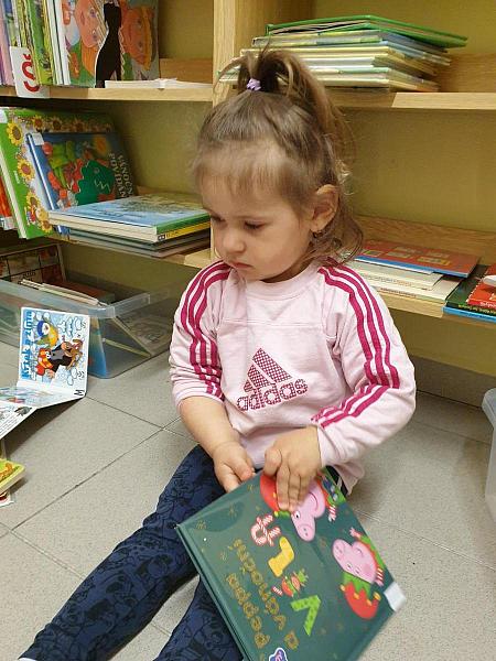 Dubnová návštěva Střapaté smečky na pobočce Mír, zdroj: Městská knihovna v Českém Krumlově, foto: Městská knihovna v Českém Krumlově (6/18)
