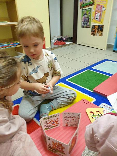 Dubnová návštěva Střapaté smečky na pobočce Mír, zdroj: Městská knihovna v Českém Krumlově, foto: Městská knihovna v Českém Krumlově (11/18)